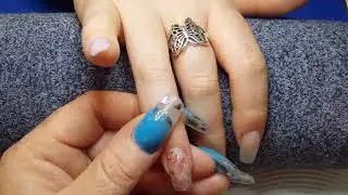 Ombr&egrave; with a feature nail