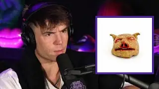 Рен раскрывает смысл маски свиньи.