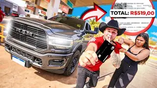 ABASTECENDO A RAM NO CARTÃO DA DANI SEM ELA SABER !!!! * encheu o tanque todo 😂 *