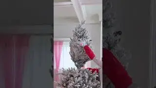 The Queen Flock 🎄 #holidaydecorating #kingofchristmas #kingofchristmastree #christmas