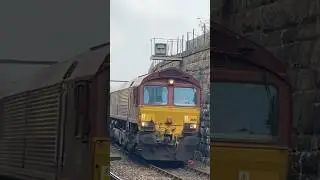 Ex-EWS 66 arrives into Dundee with an engineering train