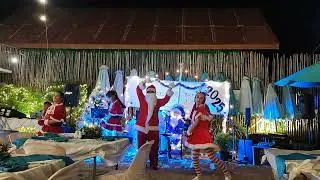 Merry X mas 2025 santarina and santa claus show