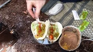 Вторник, чаша весёлого обеда: тако с фасолью и сыром.