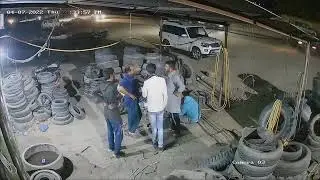 5 people fall into drain as floor collapses in Jaisalmer, India!