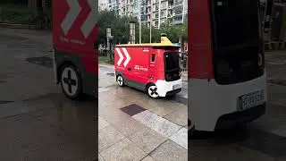 China&rsquo;s Autonomous Delivery Car Glitches in Hangzhou 🤖🇨🇳 | JD Robot in Action