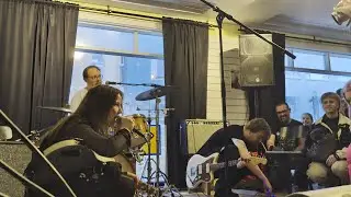 Skelkur &iacute; bringu - Dansararnu? - Iceland Airwaves 2025 - 12 Tonar - 11-8-2025
