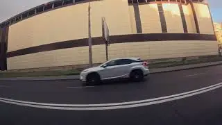 M1 едет по вечерней Астрахани под 