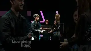Lisa's fanboy is crazy 😜 #blackpink #blinks