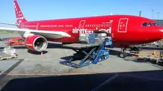 loading conatiner on air Greenland flight 781 A330-200