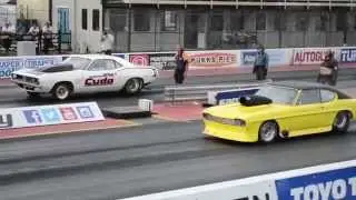 1970 Plymouth 'Critical' Cuda vs 1974 Ford Capri (2014 Mopar EuroNationals)