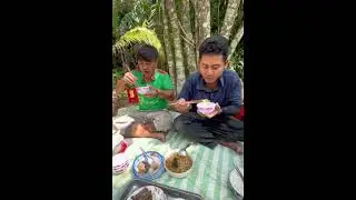 Bữa cơm đạm bạc , ngon nhất từ trước đến nay mà các chú thợ được dùng
