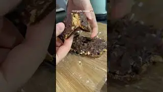the viral healthy snickers 🥜🍫 It really tastes amazing !! #dates #snickers #healthy #healthysnack