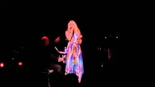 Jenn Daquila Sings 