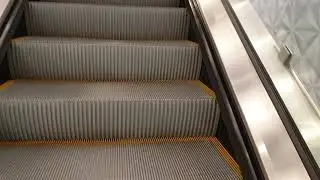 Brandneue KONE Fahrtreppe bei Primark in Bonn