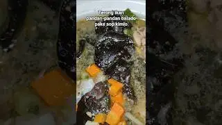Terong pandan-pandan balado sama sop kimlo. Sedap, semoga lancar rejekinya.