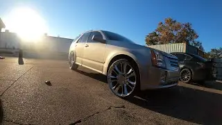 CADILLAC SRX ON 24INCH ESCALADE REPS