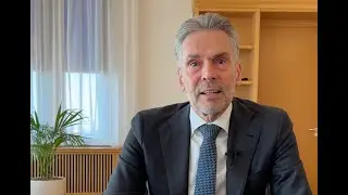 Premier Dick Schoof beantwoordt vragen van volgers