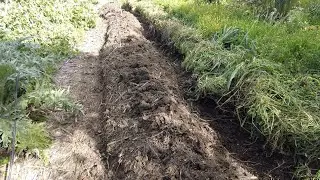 #Permaculturecompost How we use swales to make compost.