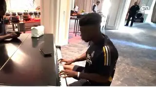Aur&eacute;lien Tchouam&eacute;ni playing (experience ) by ludovico einaudi