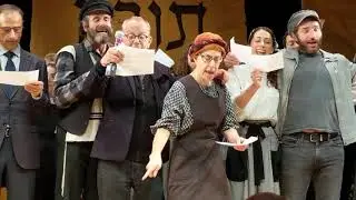 Joel Grey leads Fiddler cast in Happy Trails -- in Yiddish