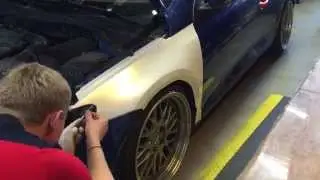 How to wrap a front fender on a VW Scirocco by VN Vinyls.se