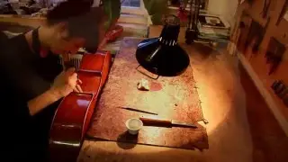 Le détablage d'un violoncelle