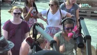 Anne vertelt de slechtste grap van de dag - Lowlands 2015