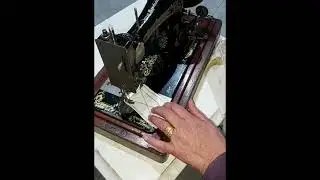 1906 Singer 28K Hand Crank Sewing Machine with Wooden Coffin Case Serial No. S 448336