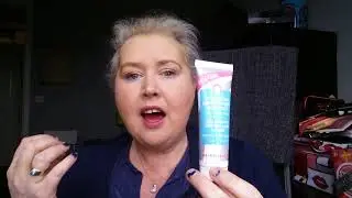 First aid beauty Coconut skin smoothie priming moisturiser