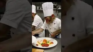 When monkey become a chef and waiter 😂 #animallovers #monkeylifeisgood #monkeyentertainment #monkey