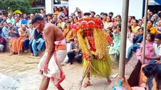 തീയിൽ ഇരുന്ന് ഉചിട്ട തെയ്യം ചെയ്യുന്നത് കണ്ടോ.. 😱 തെക്കൻ കരിയാത്തൻ കോട്ടം കണ്ണപുരം...
