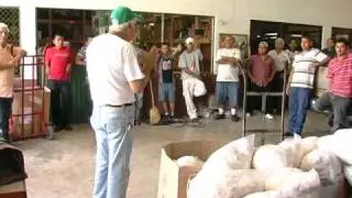 Alberto Gonz&aacute;lez visita Don Cuco Boots.mpg