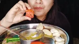 Raw food 😋 apple,singada,tomato,green chilli,chutney tasty raw food 😋 #mukbang #eating #eatingsounds