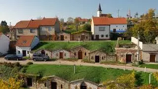 Vrbice - vesnice na jižn&iacute; Moravě mezi skl&iacute;pky a vinohrady