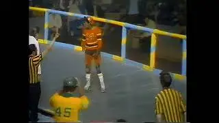 Roller Derby 1973  SF. Bay Bombers v. NY Chiefs - Carolyn Moreland decks teammate Sandy Dunn!  What?