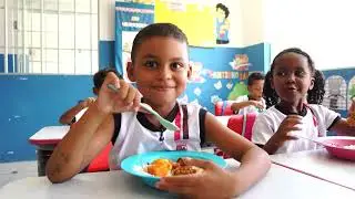 Tia Sandra é a merendeira que faz a Creche São José ter o tempero mais famoso da cidade!