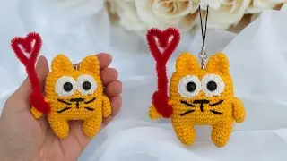 Котик брелок Валентинчик из полухлопковой пряжи вязаный крючком😸crochet cat😸gehäkelte Katze