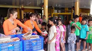 Chị Yến Ở Mỹ Lì Xì Tết và Tặng 100 Phần Bánh Ướt Nước Mía cho Các Em Nhỏ Khmer | HQ #1802