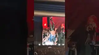 Rare Slash Handstand On Stage!  #Slash #RareRockMoment #OnStage #musicUSA #gunsnroses #saulhudson