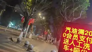 路上拍照呢