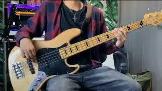Fly as me/ Bruno mars,silk sonic.  Bass cover 