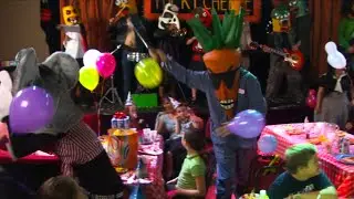 Radioactive Chicken Heads Raw Footage - Pest Control (Kill Chucky Cheese)