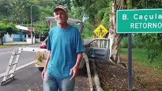 Lichia da colheita para o consumidor vendendo na beira da pista