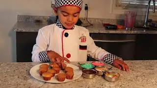 ROROMAN COOKING YUMMY CUPCAKES! - ROMAN'S TOYS AND COOKING