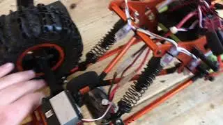 Обзор гусеничного трактора Exceed RC Madtorque в масштабе 1/8