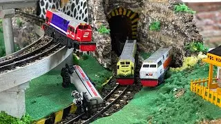 Drama Kereta Api CC203, CC201 Vintage Perumka Anjlok Tabrak Terowongan Rel Layang Diorama