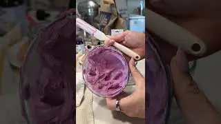 Adding natural food color powders  into buttercream ✨ #dyefree #naturalfoodcolor #buttercream
