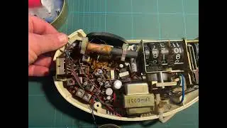 Inno-Hit Digital Flip Clock Radio &ndash; 1970s Space Age UFO Design