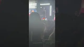 Chris Brown showing appreciation for his fans #ytshorts #chrisbrown #teambreezy #breezybowl #tour