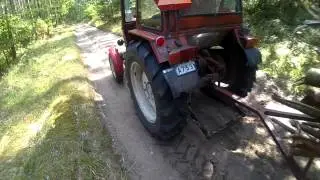 #15 T-25 wciąga pod góre wóz i dwukółke drzewa